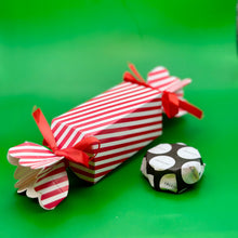 Load image into Gallery viewer, Wax Melt Cracker and Sample